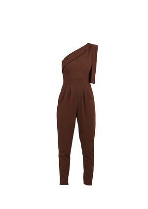 Jumpsuit brun à une épaule avec un détail de tissu drapé, jambes fuselées et devant plissé. Fabriqué à partir d'un matériau doux et extensible.
