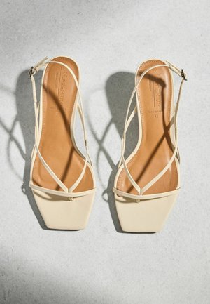 Next, Sandaler m/ tåsplit - white