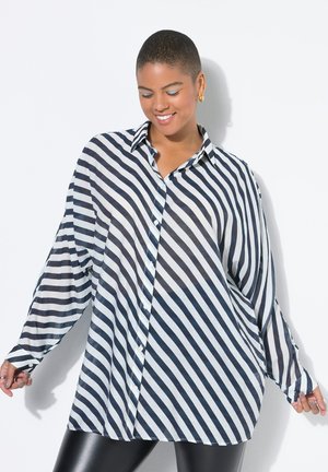 Camicia button-up a righe blu navy e bianca, in tessuto leggero, maniche lunghe, vestibilità ampia, con colletto classico e orlo laterale con spacco.