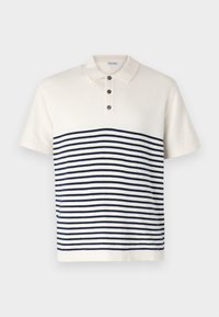 Polo crème avec des rayures horizontales bleu marine, à manches courtes, et une patte de boutonnage à trois boutons avec des boutons foncés. Matière douce en mélange de coton.