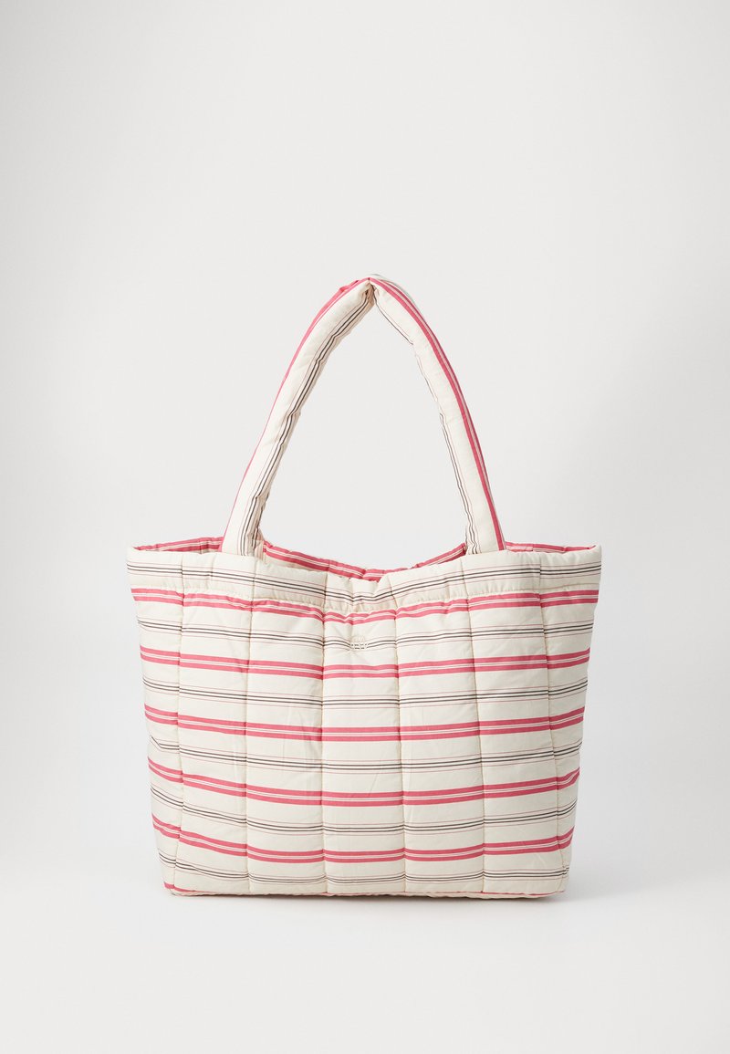 Gepatchte Tragetasche in Creme mit rosa und braunen Streifen. Verfügt über zwei gepolsterte Griffe und eine strukturierte Form für einfaches Tragen.