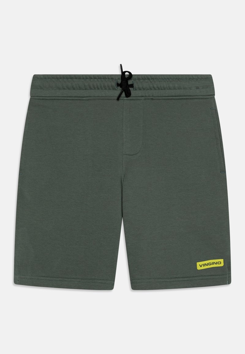 Shorts de sport verts avec une taille élastique, un cordon de serrage noir, une poche latérale et un logo de marque jaune en bas à droite.