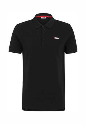 Sorte polo-shirt lavet af bomuld med en tre-knaps placket, korte ærmer og en krave med røde accenter. Har et hvidt FILA-logo på brystet.