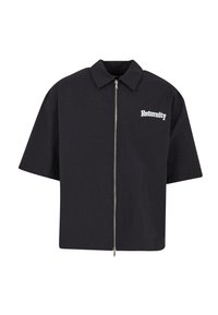 Schwarzes Kurzarm-Zip-Up-Hemd aus leichtem Stoff, mit Kragen und dem weißen Schriftzug "Eternity" auf der linken Seite.