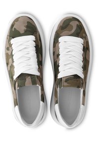 Sneaker con motivo camouflage, upper in tessuto e lacci bianchi. Presentano una suola in gomma bianca e un design leggero con interni imbottiti.