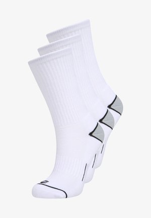 Drie witte sportsokken met ribbelstructuur, een gevoerd voetbed en een grijze accentkleur dichtbij de hiel, met een zwarte rand aan de bovenkant.