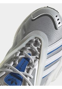 adidas Originals OZTRAL J - Sneakers - crystal white   crystal white   bright royal