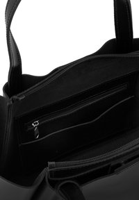 Must nahast käekott kahe sangaga, lukuga sulgemine ja mitme sisetaskuga, sealhulgas lukuga tasku, sile tekstuur.