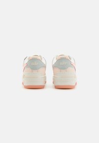 Nike Sportswear AIR FORCE 1 SHADOW - Sportcipő - coconut milk/crimson tint/light silver/sail/guava ice