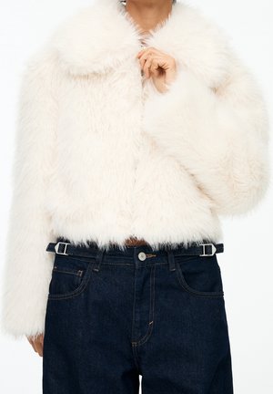 Bunda z umělé kůže - white