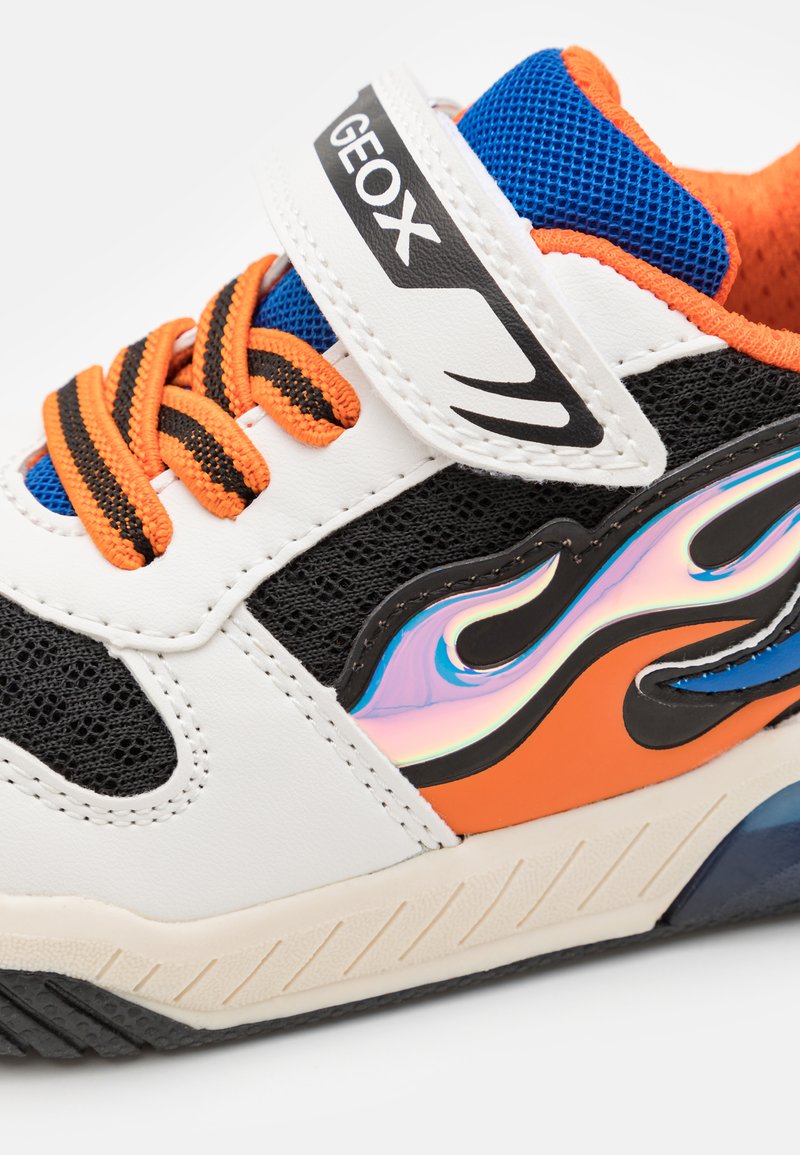 Scarpe Da Ginnastica Geox J Inek Boy Con Luci - Sneaker Basket Style Traspirante Per Bambini