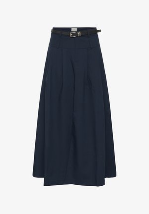 Culottes larges bleu marine avec passants de ceinture et une ceinture noire fine avec une boucle argentée sur fond blanc.