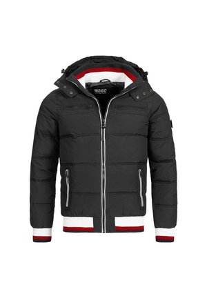 Crna podstavljena jakna s kapuljačom, opremljena patentnim zatvaračem na džepovima, bijelim i crvenim prugama na manžetama i rubu, te prednjim patentnim zatvaračem.