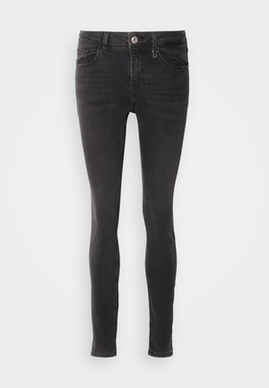 Jeans slim-fit noirs en denim avec une texture lisse. Comprend cinq poches, une fermeture à bouton et une fermeture éclair. Aucune motif ni accent.
