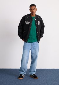 Champion Rochester FIELD OF PLAY - Užtrauktuku užsegamas treningas - black