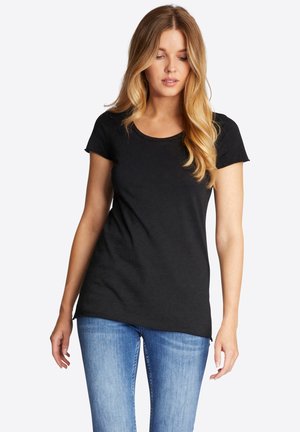 Tricou negru cu mâneci scurte, realizat dintr-un material moale, cu decolteu rotund, având o croială lejeră și detalii minime de cusături.