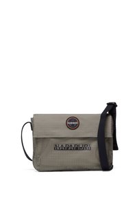 Borsa a tracolla in nylon grigio con patta pieghevole, caratterizzata da un patch con logo e una tracolla regolabile. Superficie testurizzata con motivo a griglia.