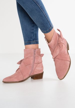 Kotníkové boty - light pink