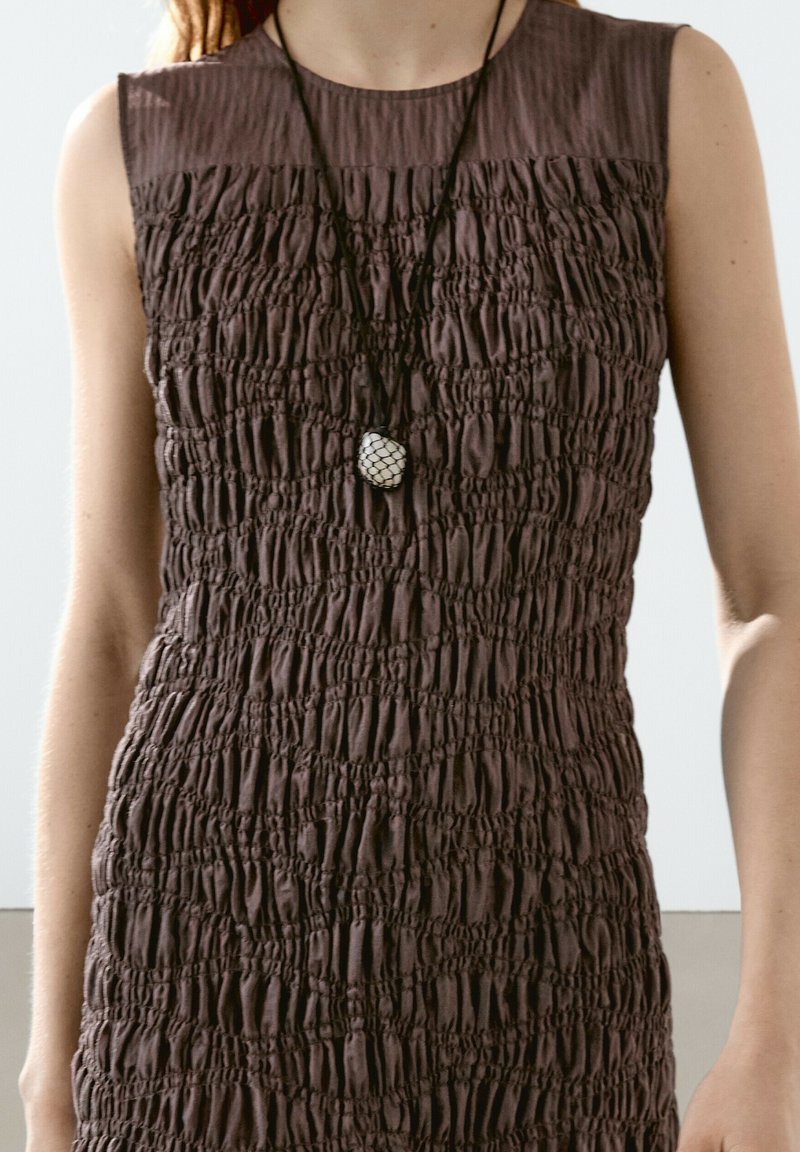 Massimo Dutti FLOUNCE WITH GATHERED DETAIL - Maxi dress - mottled dark  brown - Zalando.co.uk