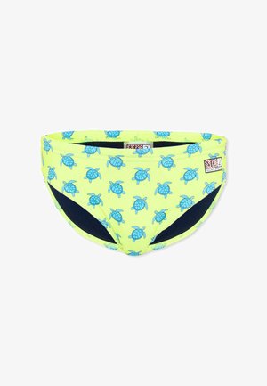 Bañador tipo slip de color amarillo neón con múltiples estampados pequeños de tortugas marinas azules y un parche con el logo de Saint Barth en el lado derecho.