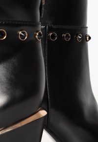 LOLA CASADEMUNT - Botki kowbojki i motocyklowe