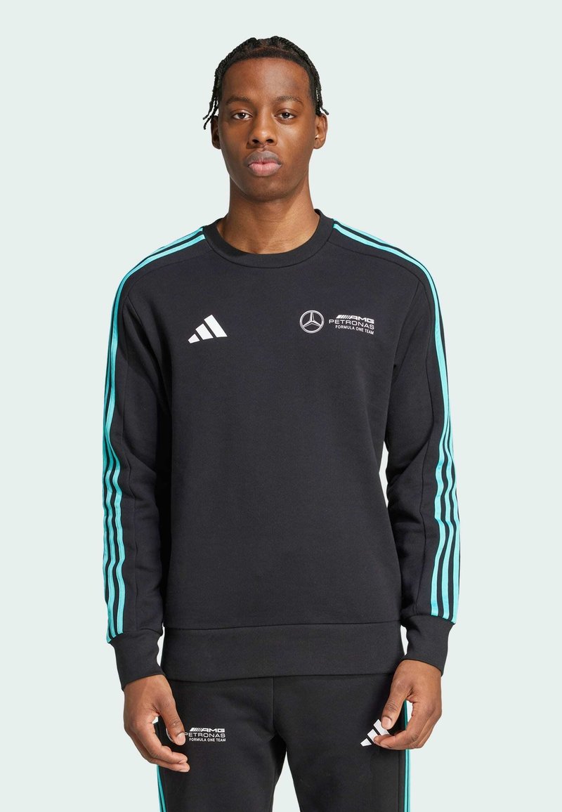 Sort sweatshirt med turkise striber, Adidas-logo og Mercedes-branding. Indeholder ribbet halsudskæring og manchetter. Glat tekstur.
