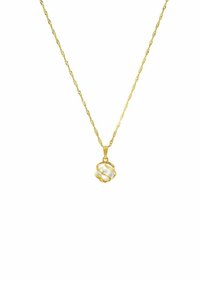 Collana in oro con design a catena intrecciata e un pendente centrale in conchiglia bianca incastonato in una cornice dorata.
