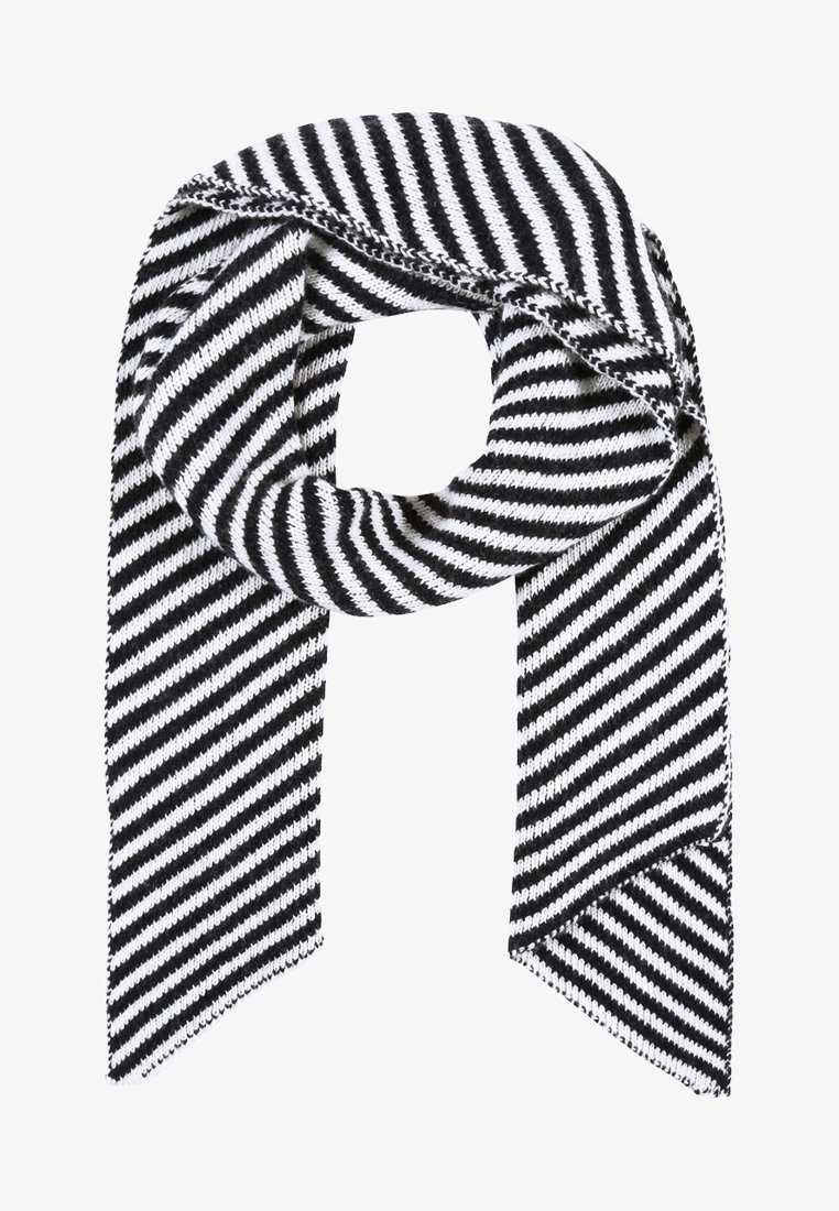 Écharpe tricotée noire et blanche avec des rayures diagonales, pliée en boucle avec des extrémités pointues qui pendent.