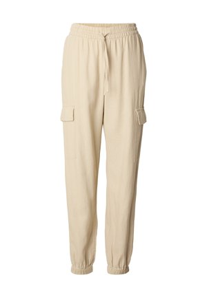 Beige cargobukser med elastisk midjebånd, snøring, sidelommer med klaff, og elastiske mansjetter ved anklene.