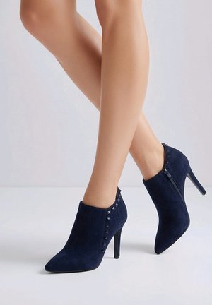 Outfitters Nation, Botines bajos - azul marino
