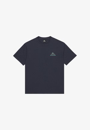 Námornícky modré tričko Quiksilver s malým tyrkysovým logom a textom na ľavej hrudi, krátke rukávy a okrúhly výstrih.