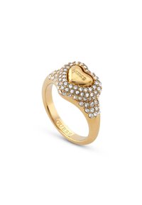 Gouden hartring versierd met heldere kristallen. De ringband heeft aan de binnenkant de gravure 'GUESS'. De hartvorm aan de bovenkant heeft een soepele afwerking.