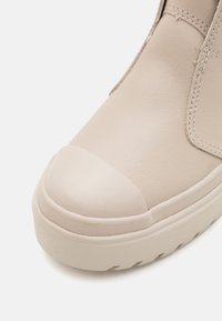 Converse CHUCK TAYLOR ALL STAR LUGGED CHELSEA BOOT UNISEX - Klasszikus bokacsizmák - papyrus