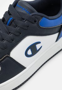 Champion Ghete baschet - white/new nayy/royal blue