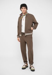 MCM ESSENTIAL PONTE JACKET - Jachetă de vară - khaki