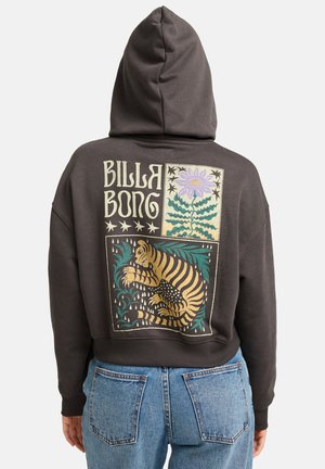 Sudadera con capucha en gris oscuro que presenta un diseño gráfico colorido en la parte posterior, que incluye un tigre, flores y estrellas. Material de algodón, estilo corto.