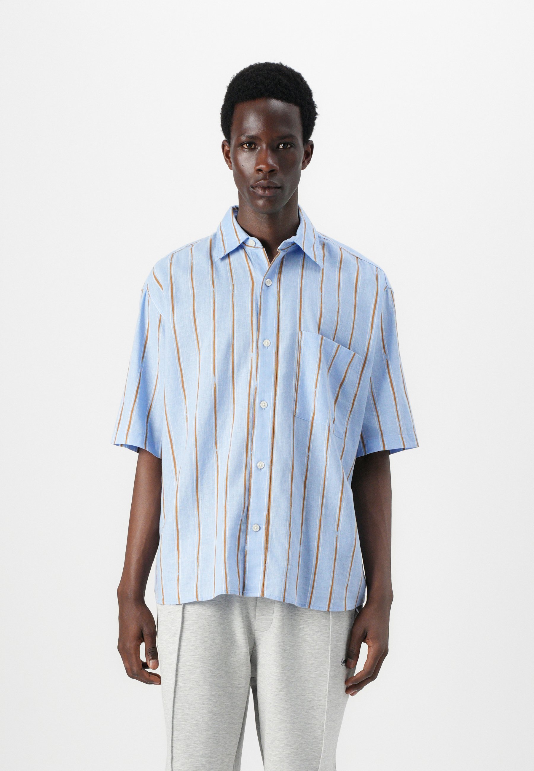 Chemise Habillée GAP Rayée Bleu Et Blanc - Taille M, Col Boutonné, Manches 32/33, 100% Coton