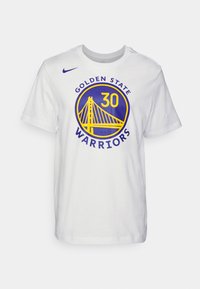 Hvid bomulds t-shirt med et blåt og gult cirkulært design med "GOLDEN STATE WARRIORS" og "30" samt bro grafik. Nike-logo øverst.