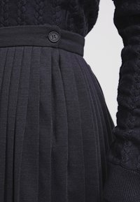 Lacoste Jupe plissée - dark blue