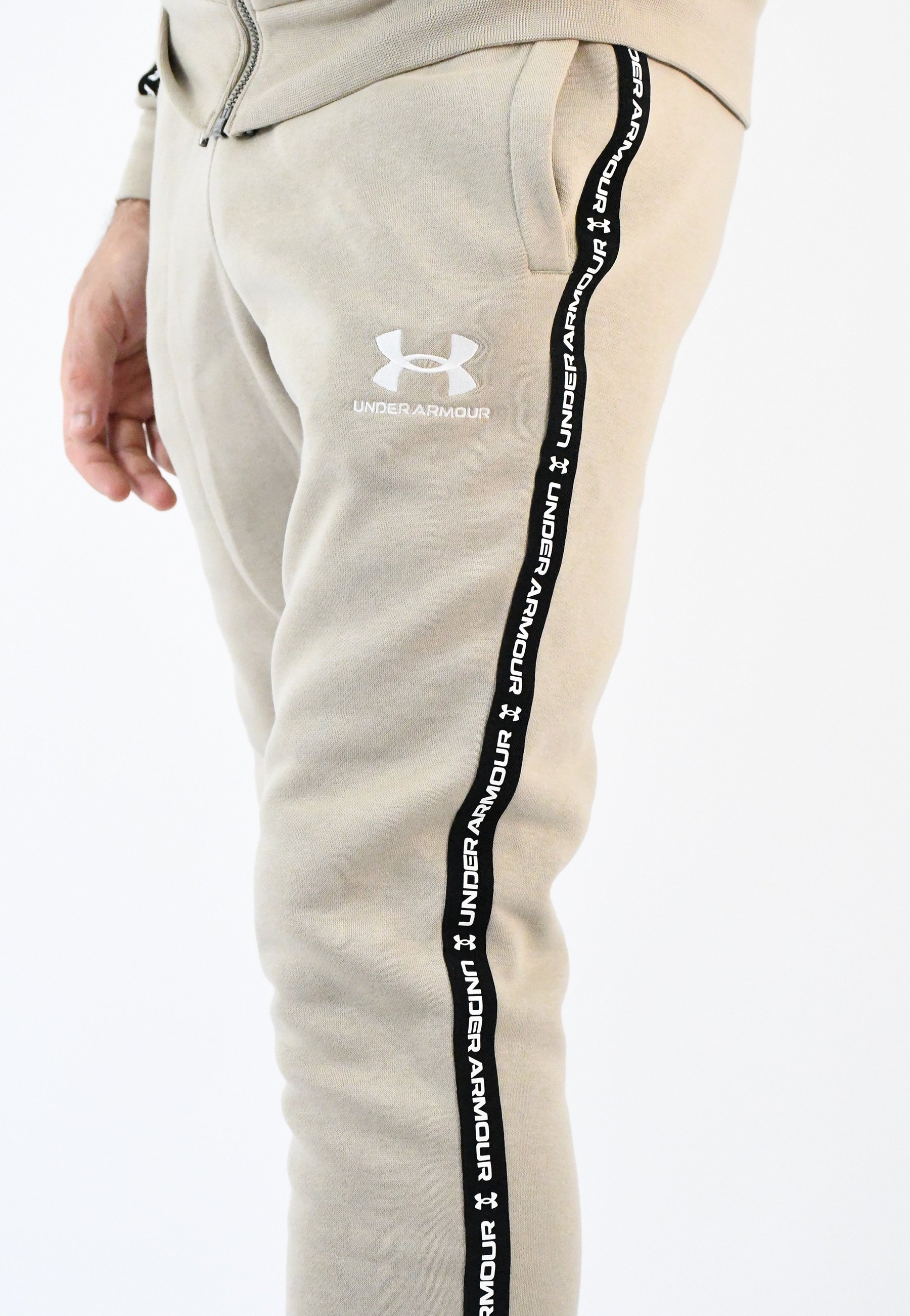 Under Armour CHANDAL SET - Chándal - beige - Zalando.es