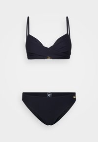 Črn bikinii set z strukturnim, zavitim zgornjim delom s tankimi naramnicami in ujemajočimi se nizkimi spodnjimi hlačkami. Zlata oprema na vrhu.