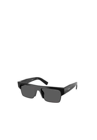 Lunettes de soleil rectangulaires Prada noires avec des montures épaisses et des verres teintés sombres, présentées légèrement inclinées sur fond blanc.
