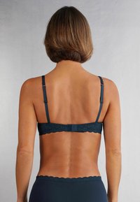 Intimissimi - Biustonosz balkonetka