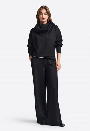 - Bluza