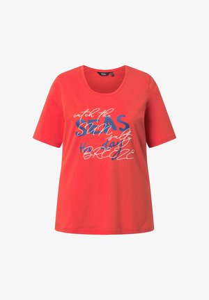 Korallenrotes Kurzarm-T-Shirt mit rundem Ausschnitt und blau-weiß geschichtetem Text: "Catch the SUN salty day BREEZE."