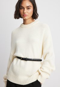 NA-KD Opasok - black
