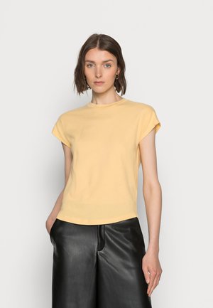 T-shirts - iced vanilla