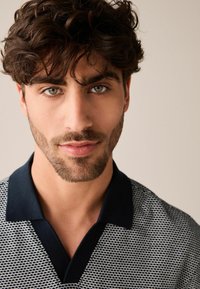 Next CUBAN COLLAR TEXTURED SHORT SLEEVE - REGULAR FIT - Polokošeľa - navy