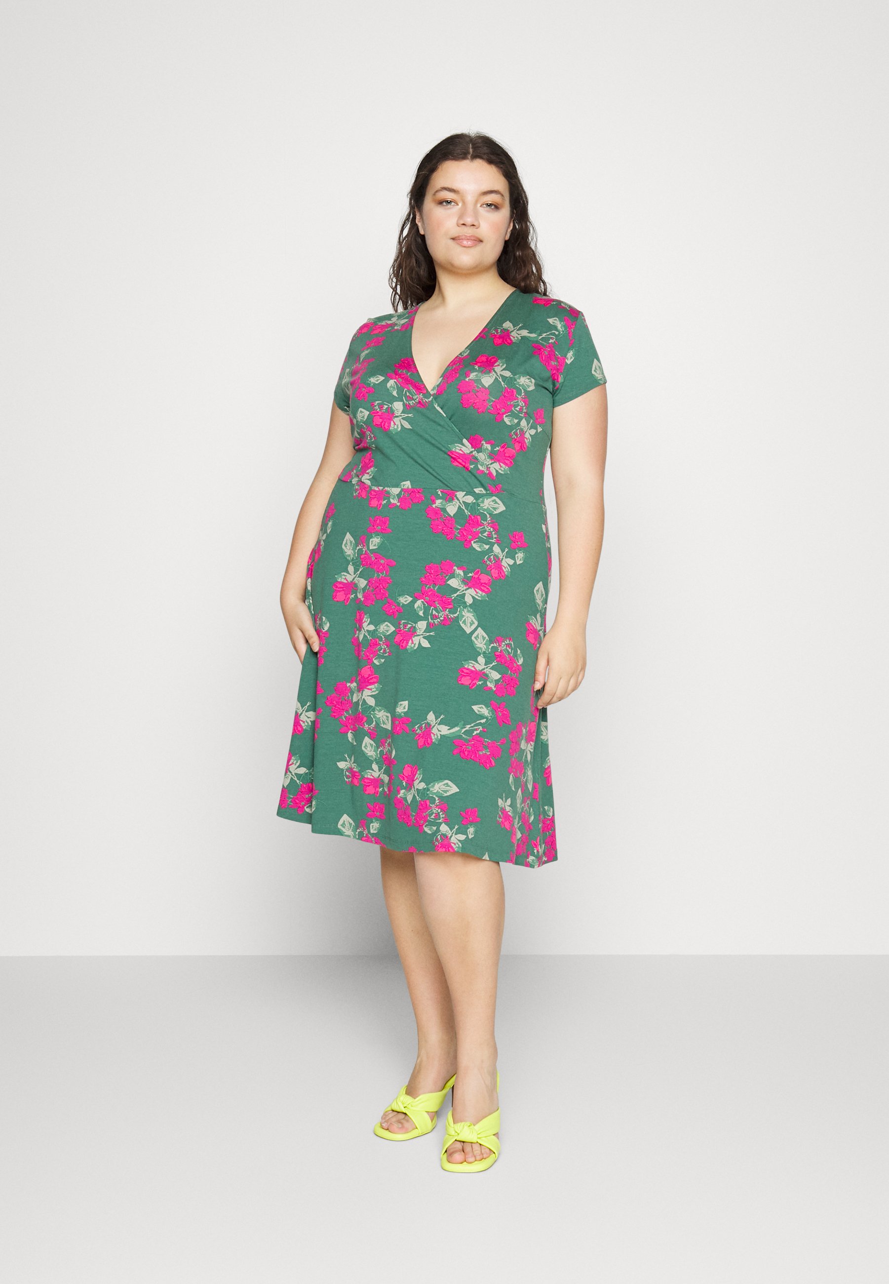 Vestidos en tallas grandes | online en Zalando