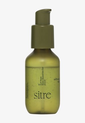 Flacon pompe translucide vert étiqueté "sitre" contenant du gel à base d'eau Soft Wave, 50 ml, avec de l'aloe vera bio et des ingrédients naturels.
